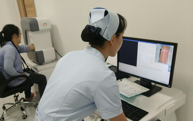 操作醫(yī)生免受任何照射劑量，保證操作醫(yī)生長(zhǎng)期操作安全