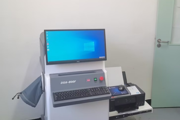 雙能X射線骨密度儀：準確測量骨密度，助力骨質(zhì)疏松防治，守護骨骼健康